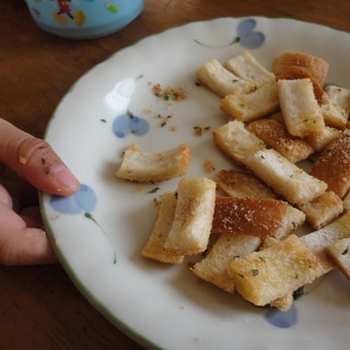 思わず手が出る！パン耳チーズラスク